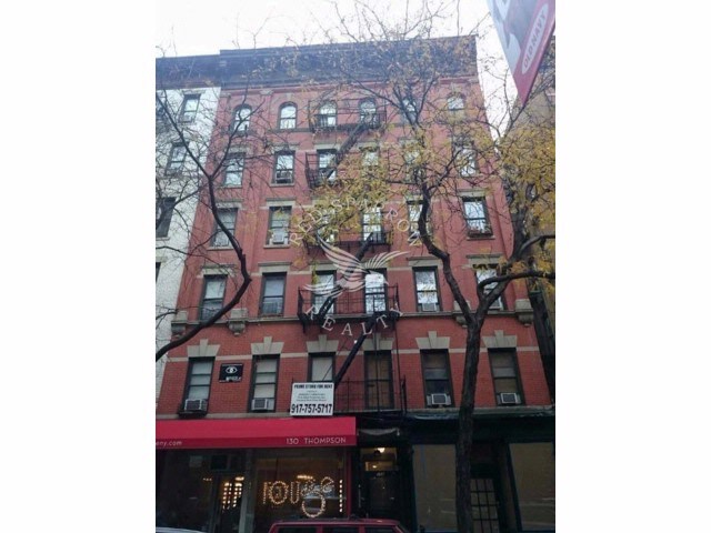 Foto principal - 128 Thompson St