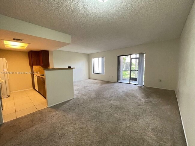 Foto del edificio - 8432 Coral Lake Way
