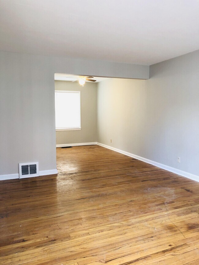 Foto del edificio - 1822 S Vermont Ave