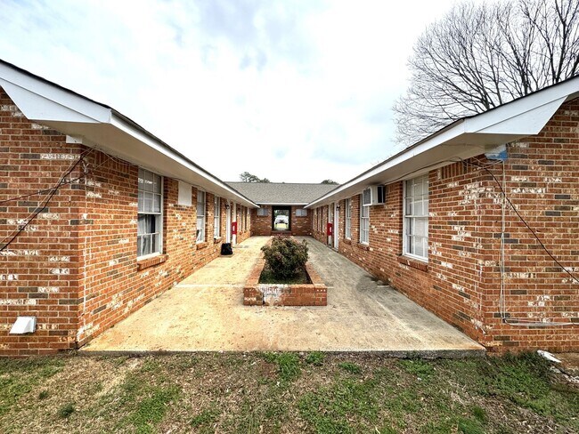 Foto del edificio - Move-In Special!! 1/2 Off First Month's Re...
