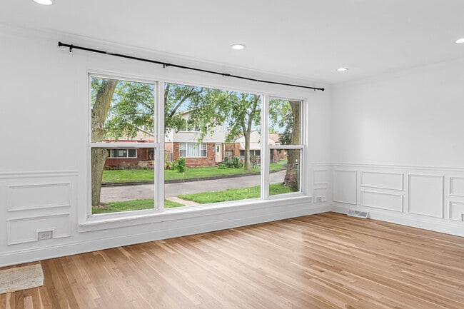 Foto del edificio - 4543 S Leclaire Ave