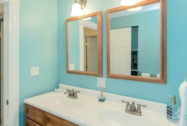 Foto del edificio - 42 River Rdg