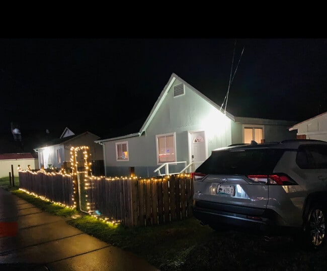 ¡Muy festivo en las fiestas! - 125 S 8th St