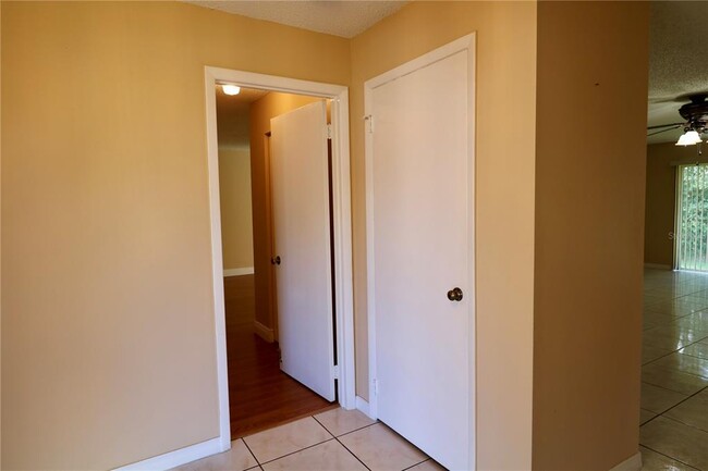 Foto del edificio - 10322 Manila Bay Dr