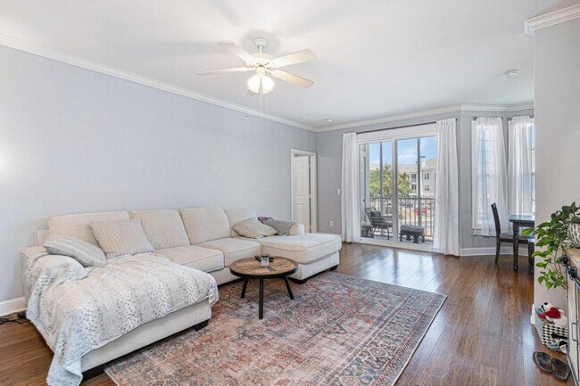 Foto del edificio - 130 River Landing Dr