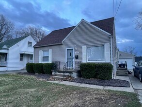 Building Photo - 788 E Archwood Ave