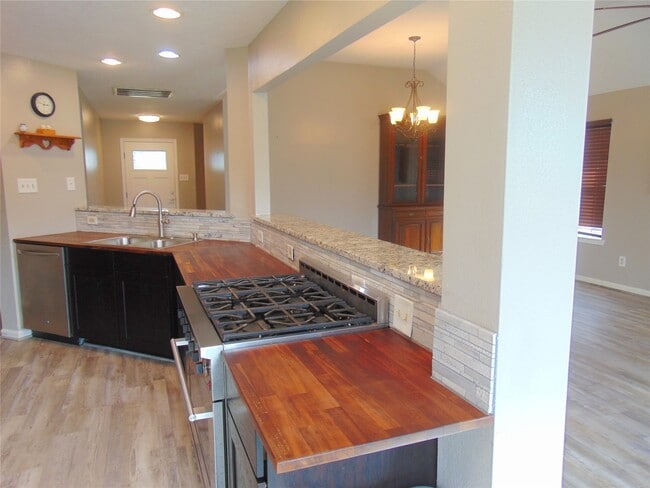 Building Photo - 1809 Edinburg Ave