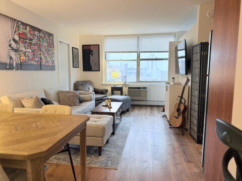 Foto del edificio - 3033 N Sheridan Rd