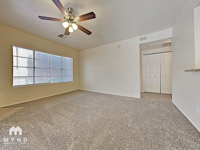 Foto del edificio - 9450 E Becker Ln