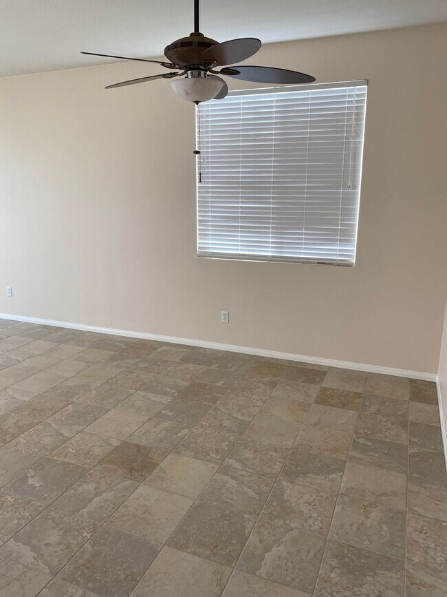 Foto del edificio - 3 BEDROOM VICTORVILLE HOME