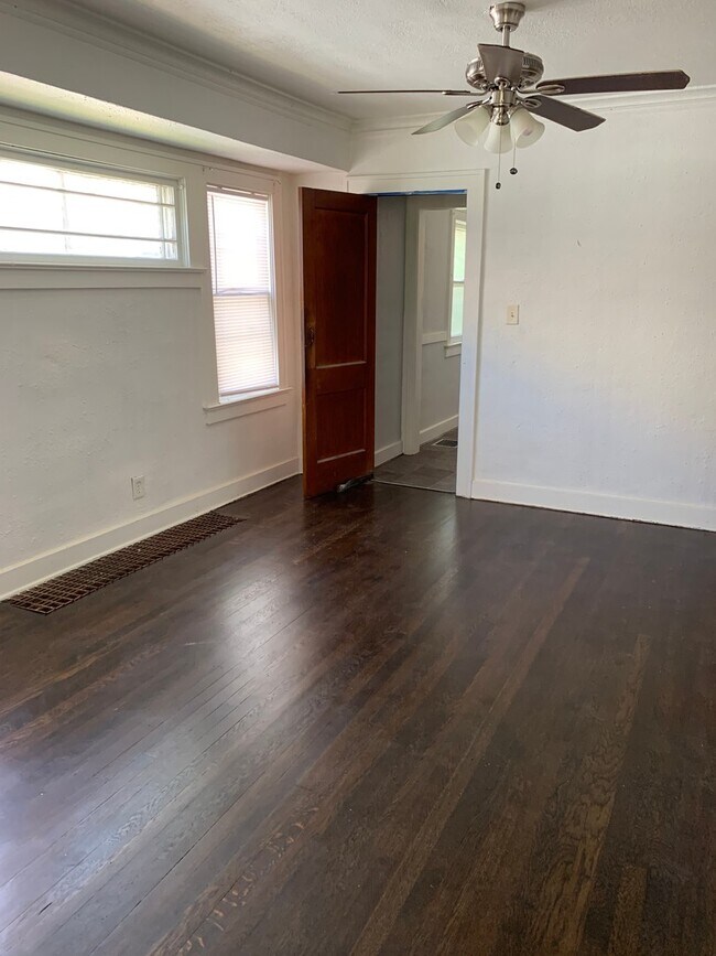 Building Photo - Beautiful 3 Bedroom Home