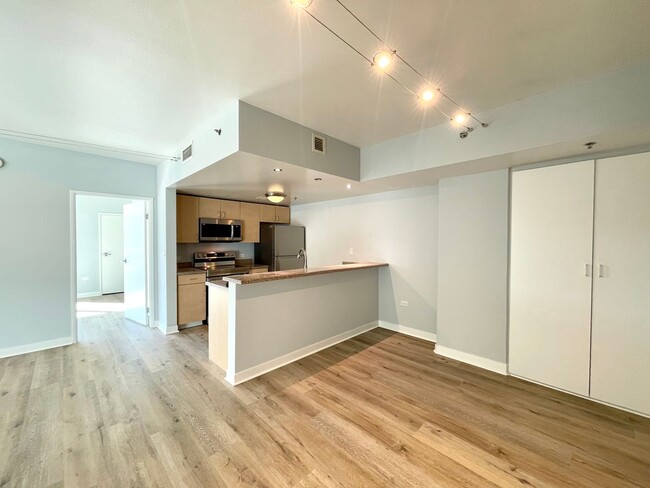 Foto del edificio - Renovated 2 Bedroom 2 Bathroom Condo in Li...
