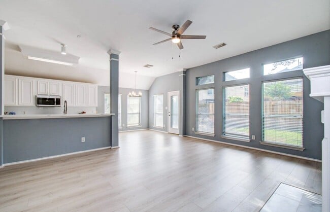 Building Photo - 6139 Rachels Ct