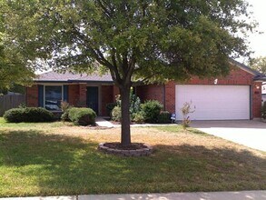 Building Photo - 1508 Highland Dr