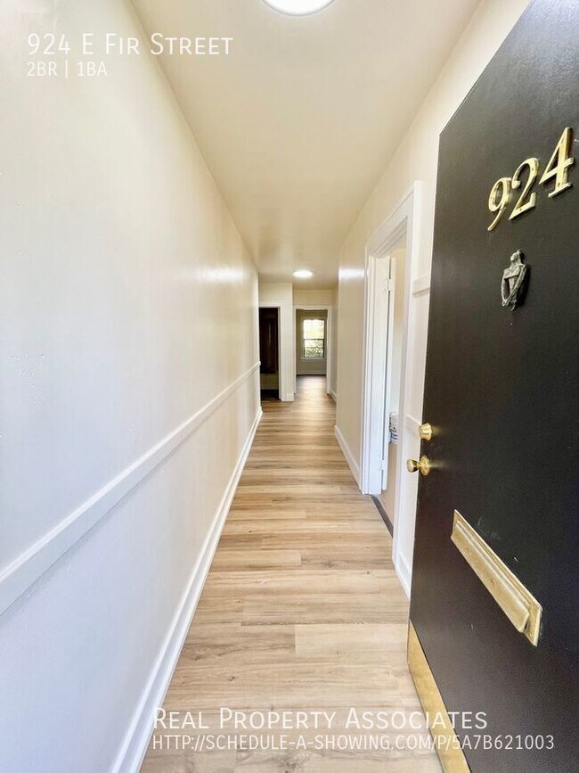 Building Photo - Great Location! 2 bedroom Unit! Multiple U...