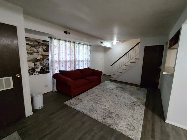 Building Photo - 1291 N Glen Cir