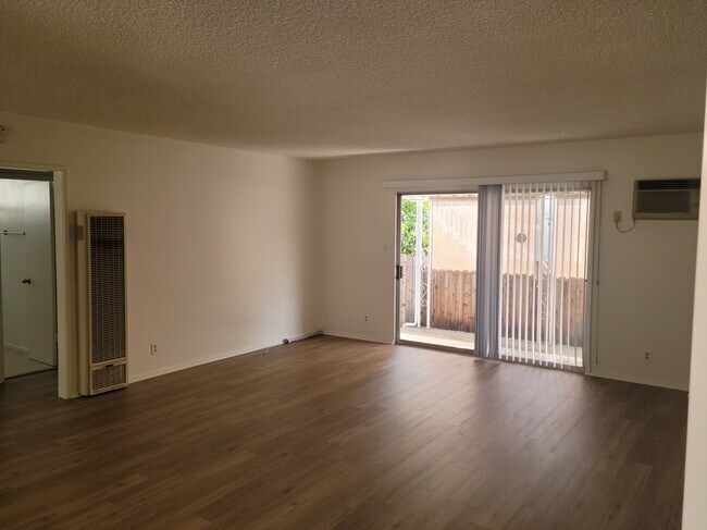 Living Room - 1234 Valley View Rd