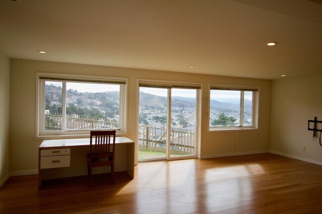 Building Photo - 342 Coral Ridge Dr