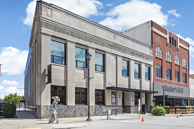 Foto del edificio - 214 W Jefferson Ave