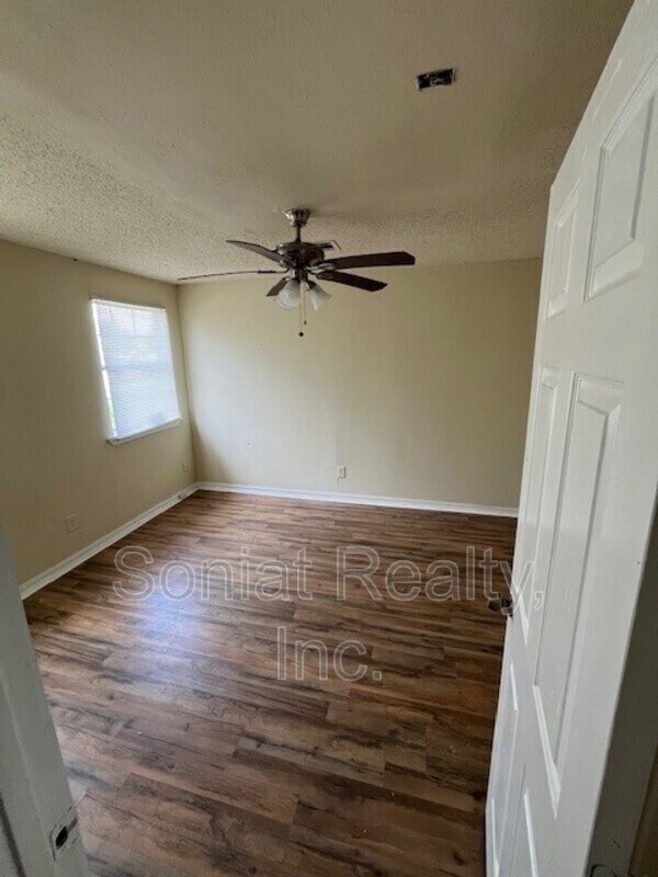 Foto del edificio - 5501 Cameron Blvd
