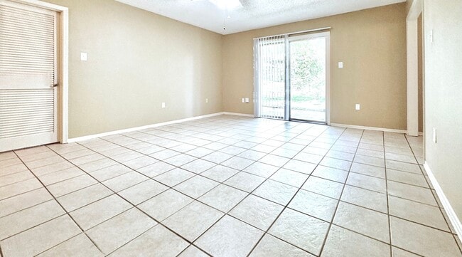Building Photo - Cute 3BR/2BA Home with Garage & Fenced Yar...
