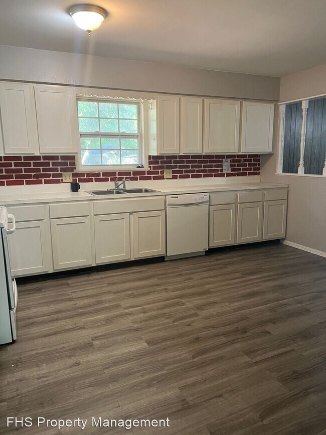 Building Photo - 3 br, 2 bath House - 1576 E Walnut Lawn