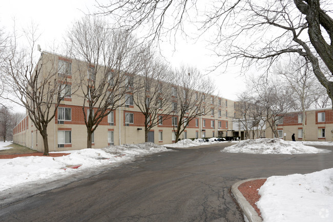 Foto del edificio - Congressman George W. Collins Apartments