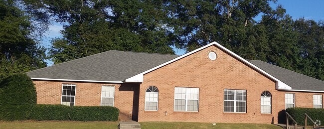 Building Photo - 1963 Bluff Ct