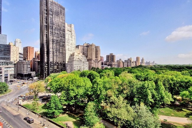 Building Photo - 210 Central Park S