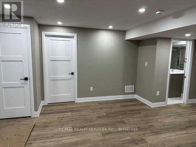 Building Photo - 8 Stellar Ave