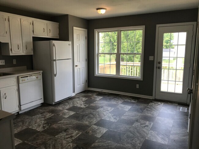 Building Photo - 3 Bedroom Pet Friendly Home For Rent!