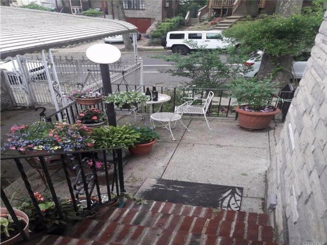 Foto del edificio - 138-32 Hoover Ave