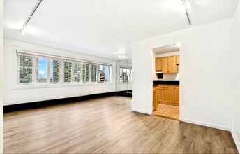 Building Photo - 700 W Bittersweet Pl