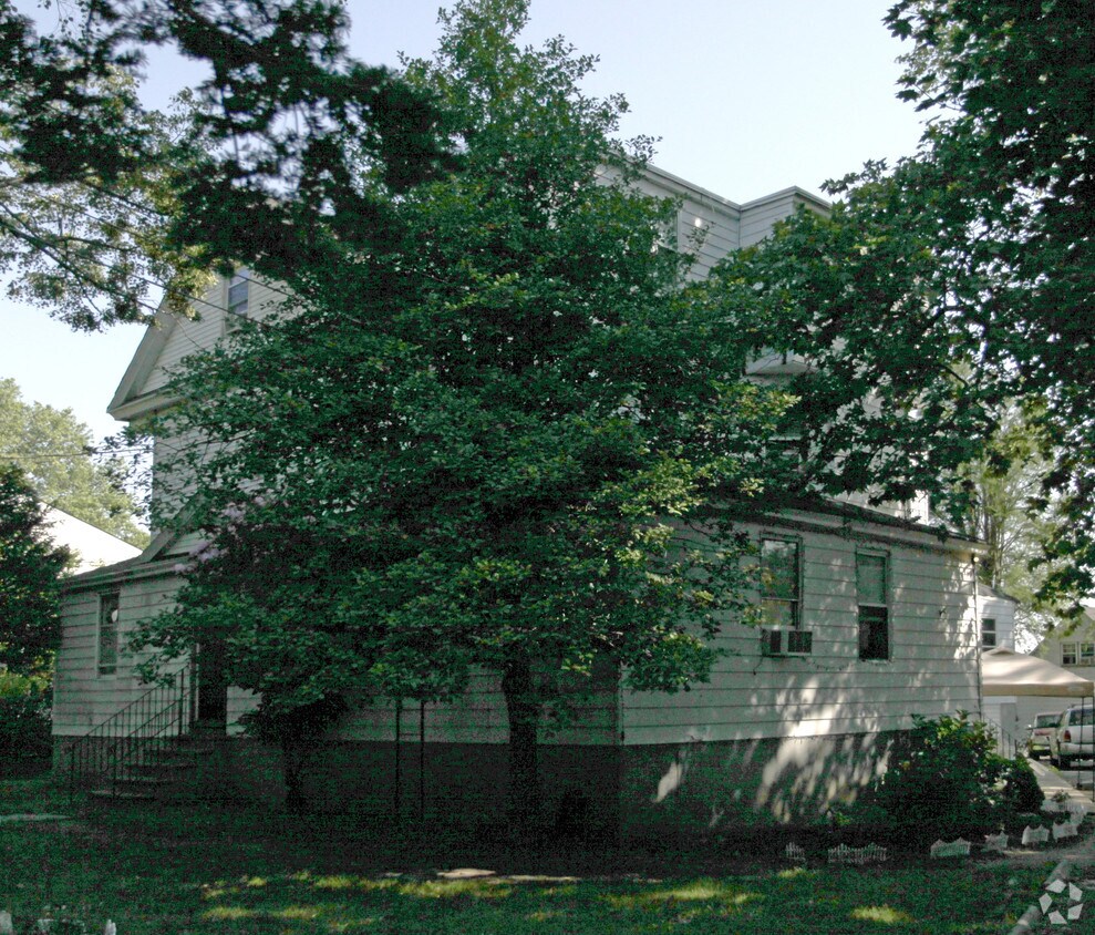 Building Photo - 293 Liberty