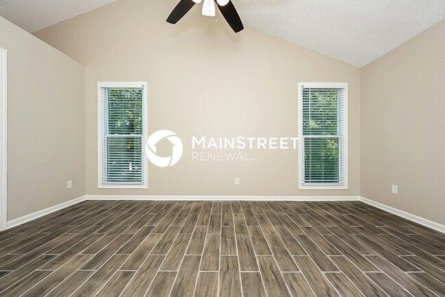 Building Photo - 402 Hawthorne Cir