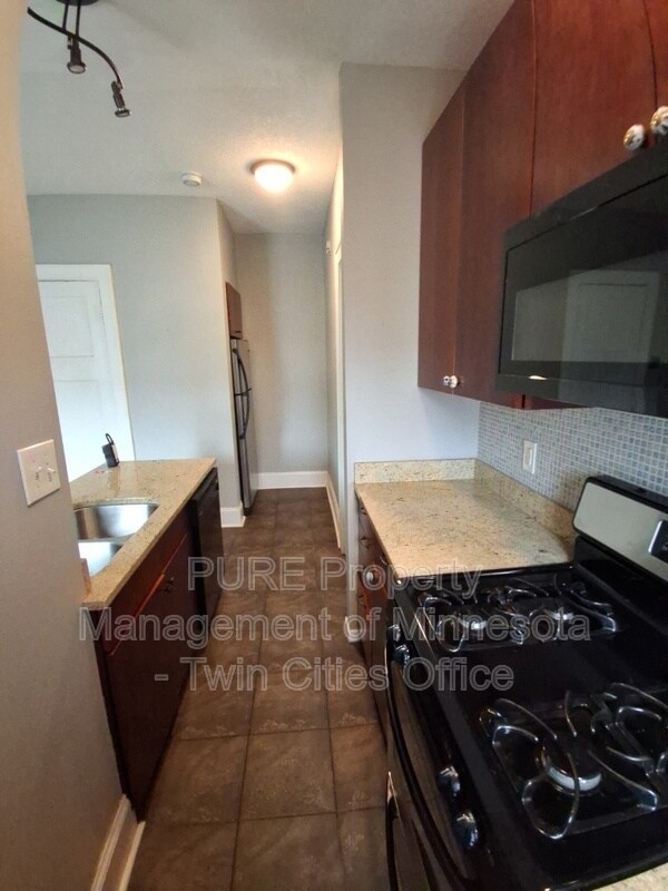 Building Photo - 2881 Irving Ave S