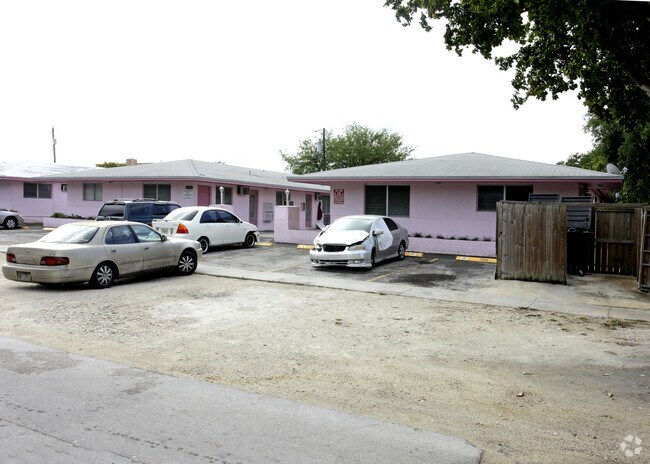Building Photo - Terri Anne Apartments