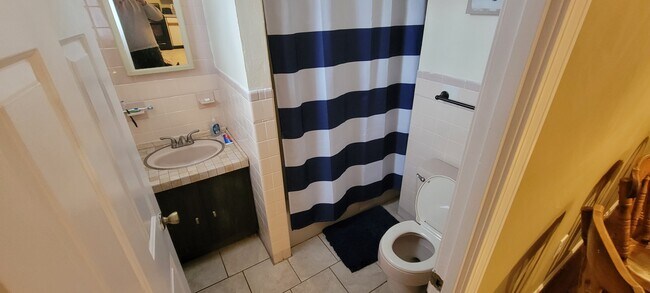 Baño - 811 Walnut St