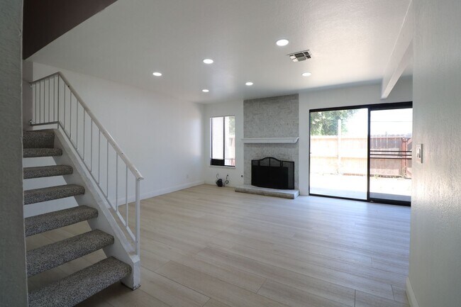 Building Photo - Spacious Northpointe Condo – 3 Bedrooms + Office | 3 Baths | Attached 2-Car Garage