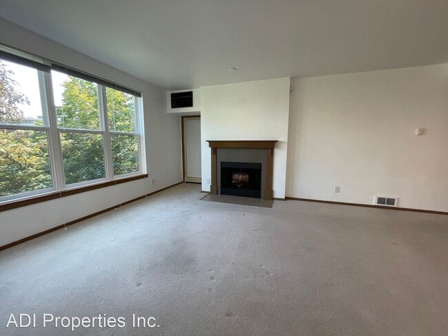 Building Photo - 1 br, 1 bath House - 305 S Montgomery St #303