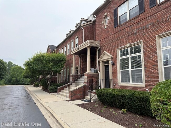 Building Photo - 29285 Glen Oaks Blvd E