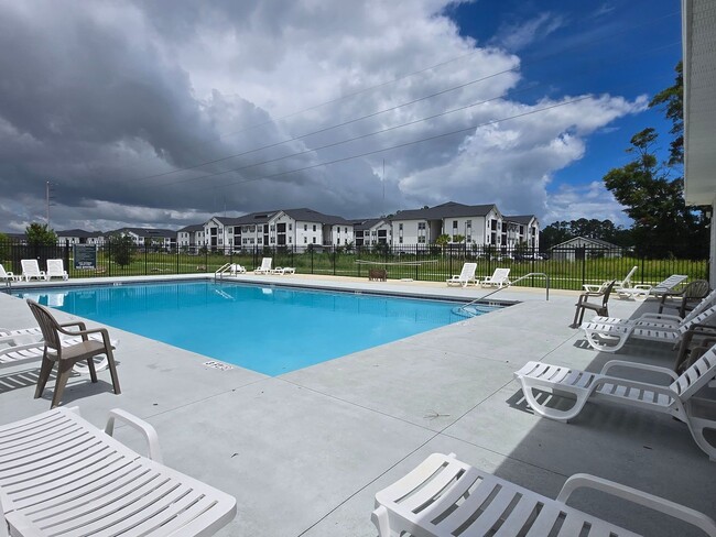 Building Photo - Beautiful 3-Bedroom, 2.5 Bath Home in Desi...