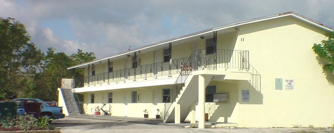 Building Photo - 113 NW 27th Ave