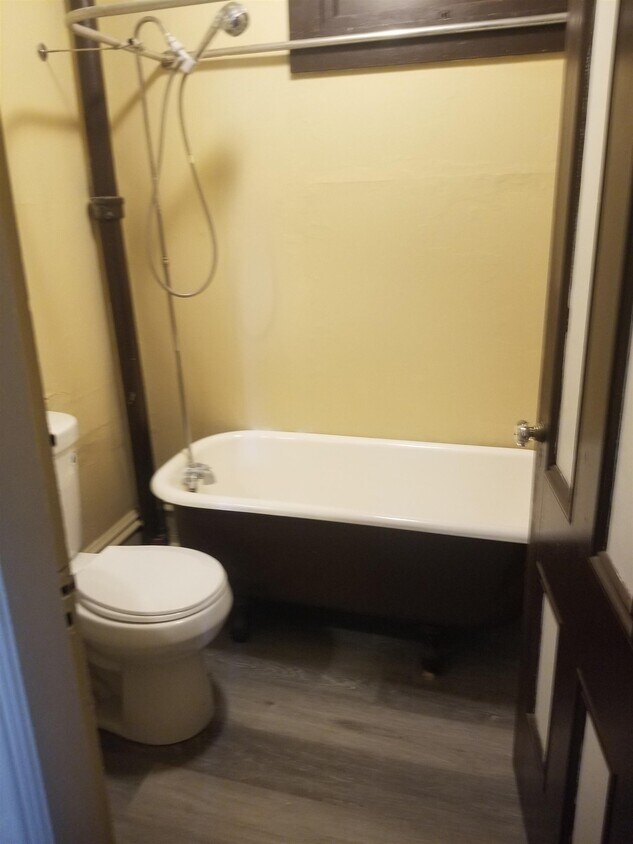 14 Mulberry St Unit 1, Nashua, NH 03060 Room for Rent in Nashua, NH