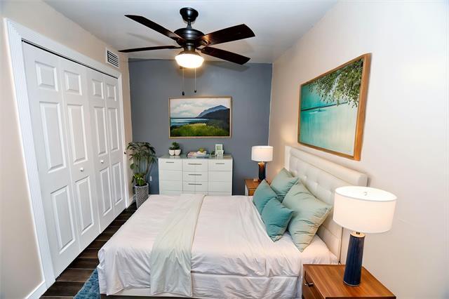 Building Photo - 9821 Walnut St