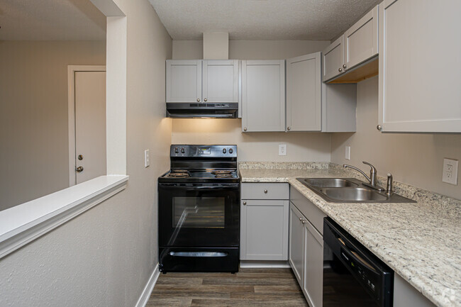 1BR, 1BA - 625SF - Long Beach Square