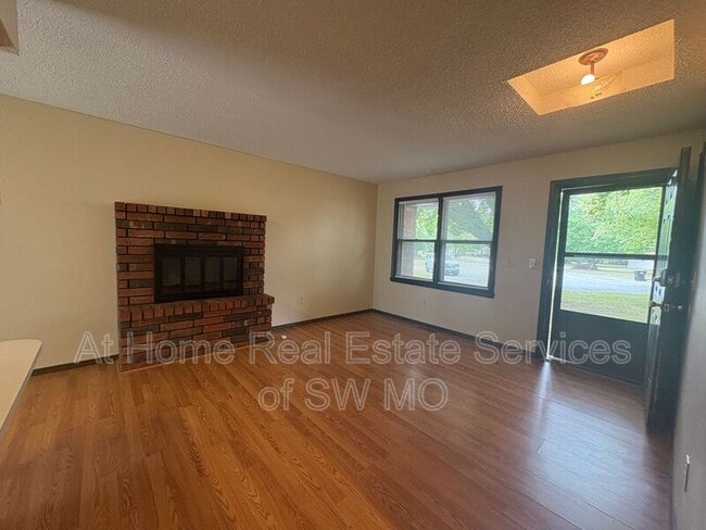 Building Photo - 2250 W Pkwy Cir