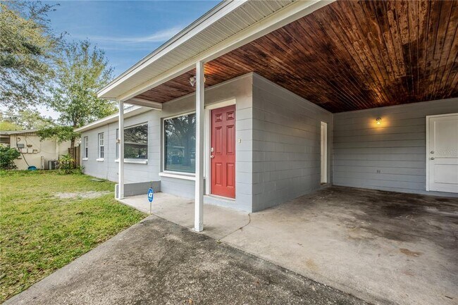 Building Photo - 10235 N Fleetwood Dr