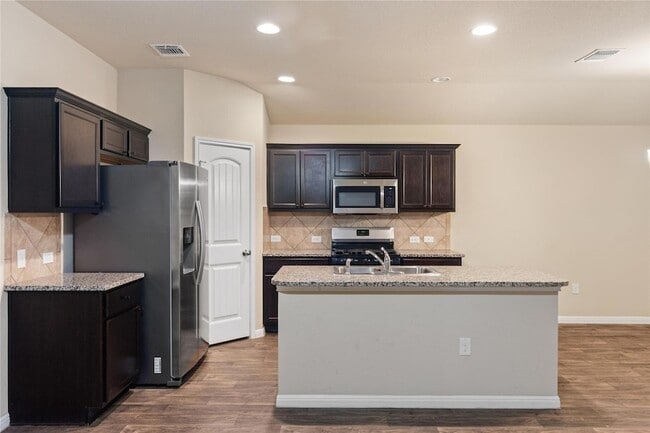 Foto del edificio - 10625 Menominee Falls Ln