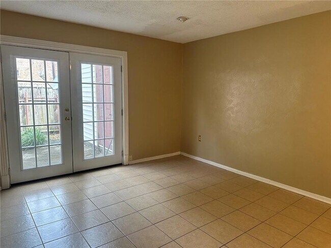 Building Photo - 300 Coral Ave